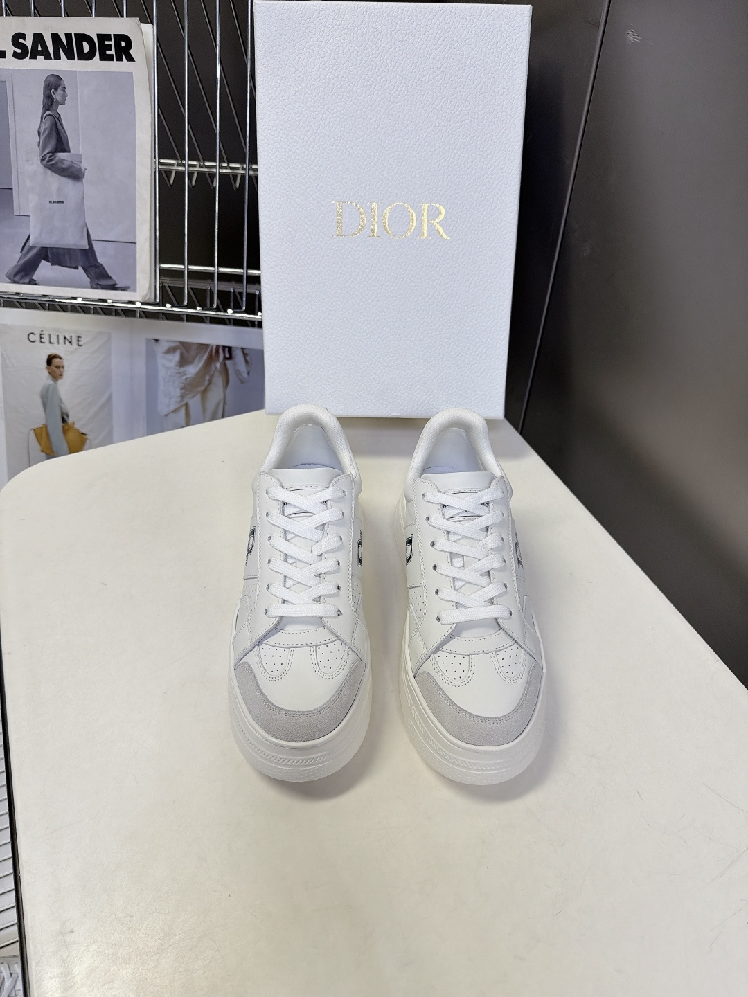 Dior迪奥新款松糕鞋厚底休闲鞋 太古汇RMB8300购入开发 这款Dior Star运动鞋延续经久不衰的轮廓,采用牛皮 Dior迪奥新款松糕鞋厚底休闲鞋 太古汇RMB8300购入开发 这款Dior Star运动鞋延续经久不衰的轮廓,采用牛皮