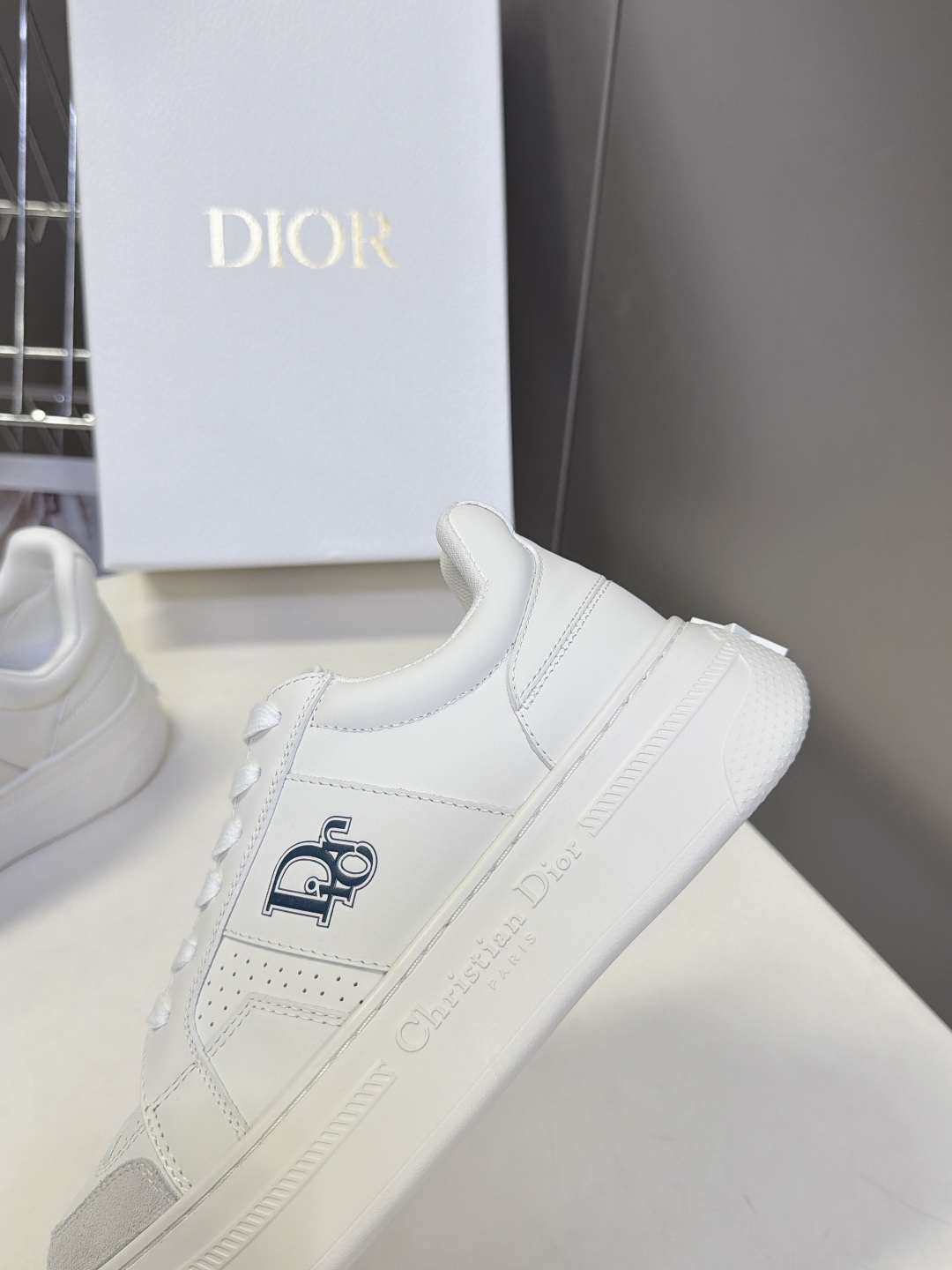 Dior迪奥新款松糕鞋厚底休闲鞋 太古汇RMB8300购入开发 这款Dior Star运动鞋延续经久不衰的轮廓,采用牛皮 Dior迪奥新款松糕鞋厚底休闲鞋 太古汇RMB8300购入开发 这款Dior Star运动鞋延续经久不衰的轮廓,采用牛皮