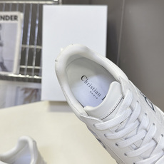 Dior迪奥新款松糕鞋厚底休闲鞋 太古汇RMB8300购入开发 这款Dior Star运动鞋延续经久不衰的轮廓,采用牛皮 Dior迪奥新款松糕鞋厚底休闲鞋 太古汇RMB8300购入开发 这款Dior Star运动鞋延续经久不衰的轮廓,采用牛皮