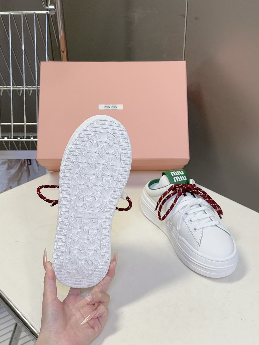 Miu Miu缪缪最新款彩色鞋带厚底小白鞋 德训鞋 超多明星网红种草当下最流行的缪系少女风穿搭 鞋面进口小牛皮 内里混 Miu Miu缪缪最新款彩色鞋带厚底小白鞋 德训鞋 超多明星网红种草当下最流行的缪系少女风穿搭 鞋面进口小牛皮 内里混
