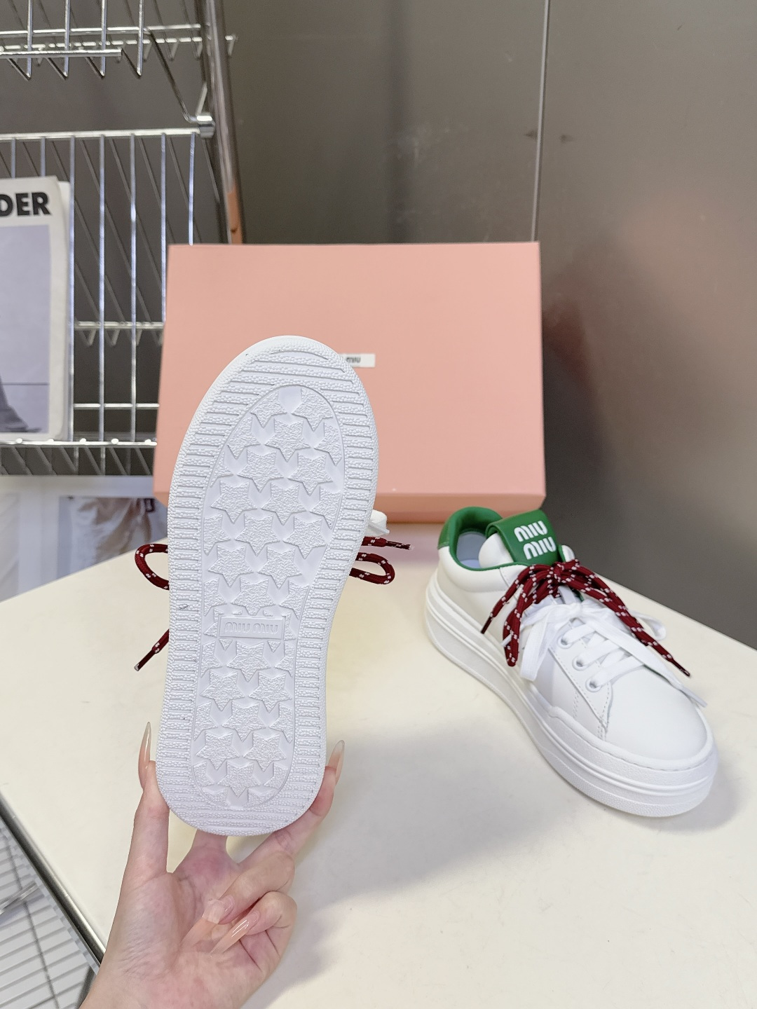 Miu Miu缪缪最新款彩色鞋带厚底小白鞋 德训鞋 超多明星网红种草当下最流行的缪系少女风穿搭 鞋面进口小牛皮 内里混 Miu Miu缪缪最新款彩色鞋带厚底小白鞋 德训鞋 超多明星网红种草当下最流行的缪系少女风穿搭 鞋面进口小牛皮 内里混