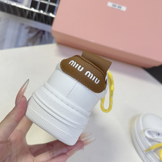 Miu Miu缪缪最新款彩色鞋带厚底小白鞋 德训鞋 超多明星网红种草当下最流行的缪系少女风穿搭 鞋面进口小牛皮 内里混 Miu Miu缪缪最新款彩色鞋带厚底小白鞋 德训鞋 超多明星网红种草当下最流行的缪系少女风穿搭 鞋面进口小牛皮 内里混
