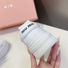 Miu Miu缪缪最新款彩色鞋带厚底小白鞋 德训鞋 超多明星网红种草当下最流行的缪系少女风穿搭 鞋面进口小牛皮 内里混 Miu Miu缪缪最新款彩色鞋带厚底小白鞋 德训鞋 超多明星网红种草当下最流行的缪系少女风穿搭 鞋面进口小牛皮 内里混