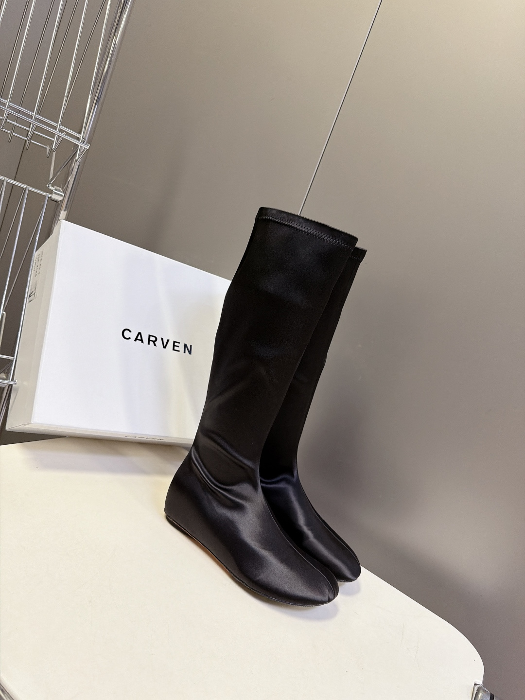 CARVEN秋冬最新款极简风弹力平底高筒瘦瘦靴 超多明星网红种草 属于CARVEN法式极简秋冬主力靴款 延续中筒靴同款中 CARVEN秋冬最新款极简风弹力平底高筒瘦瘦靴 超多明星网红种草 属于CARVEN法式极简秋冬主力靴款 延续中筒靴同款中