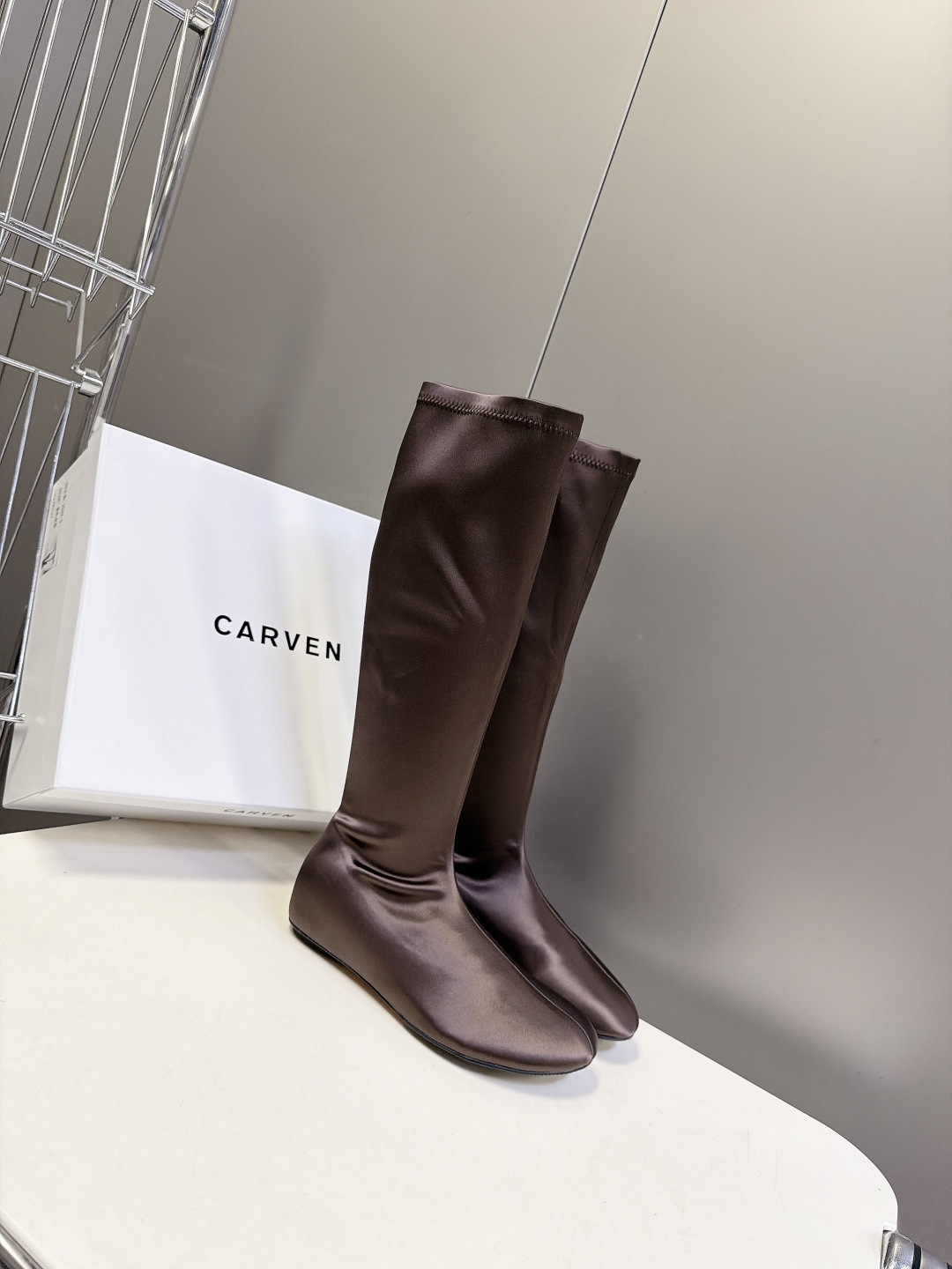 CARVEN秋冬最新款极简风弹力平底高筒瘦瘦靴 超多明星网红种草 属于CARVEN法式极简秋冬主力靴款 延续中筒靴同款中 CARVEN秋冬最新款极简风弹力平底高筒瘦瘦靴 超多明星网红种草 属于CARVEN法式极简秋冬主力靴款 延续中筒靴同款中