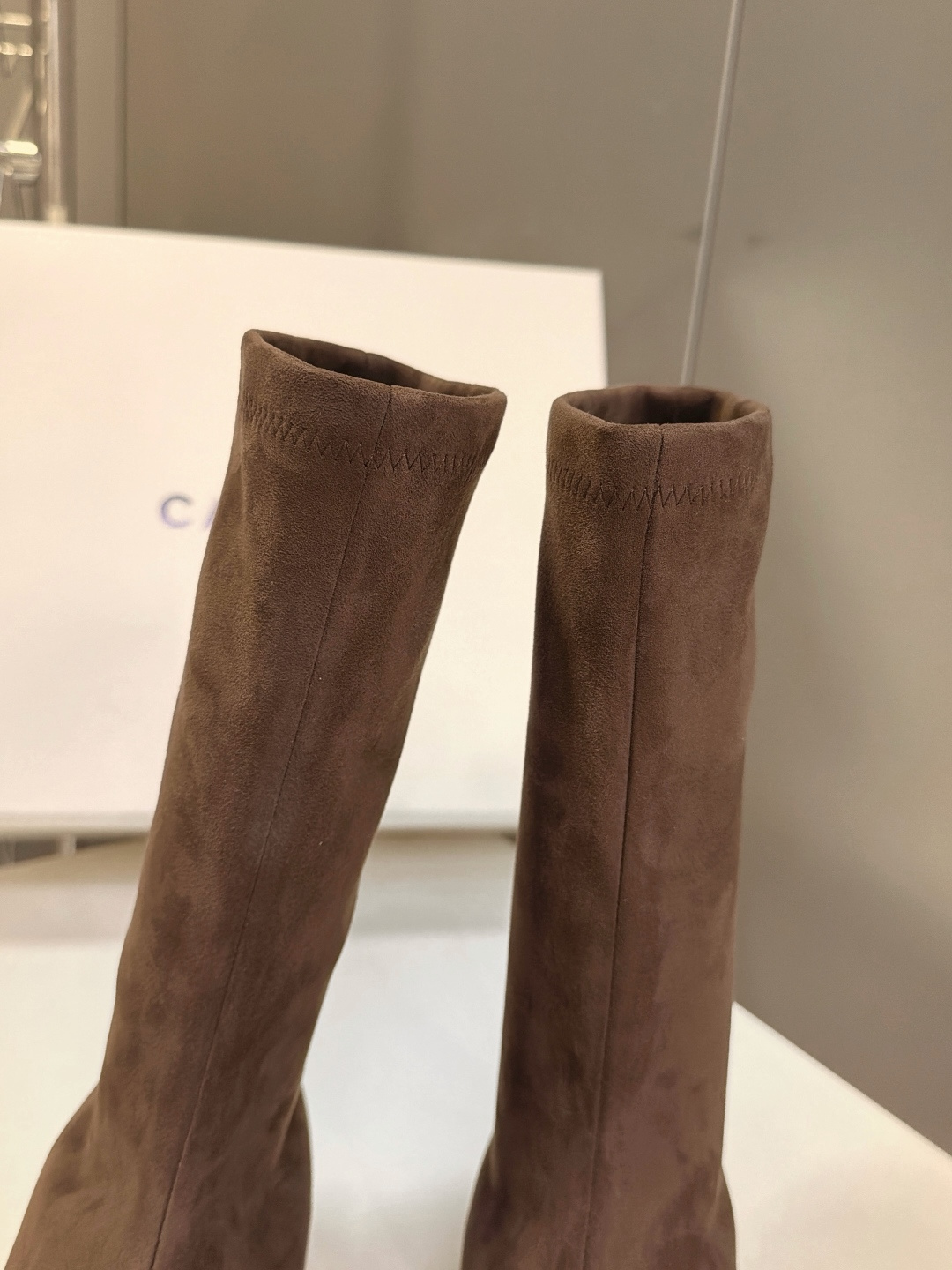 CARVEN秋冬最新款极简风弹力平底中筒瘦瘦靴 超多明星网红种草 CARVEN(卡纷)法式轻奢极简线秀场靴款 主打无修饰 CARVEN秋冬最新款极简风弹力平底中筒瘦瘦靴 超多明星网红种草 CARVEN(卡纷)法式轻奢极简线秀场靴款 主打无修饰