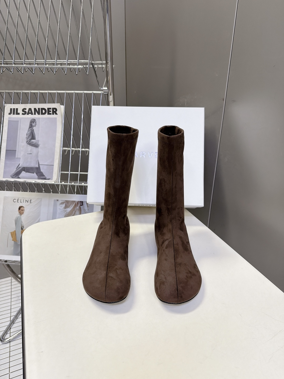 CARVEN秋冬最新款极简风弹力平底中筒瘦瘦靴 超多明星网红种草 CARVEN(卡纷)法式轻奢极简线秀场靴款 主打无修饰 CARVEN秋冬最新款极简风弹力平底中筒瘦瘦靴 超多明星网红种草 CARVEN(卡纷)法式轻奢极简线秀场靴款 主打无修饰