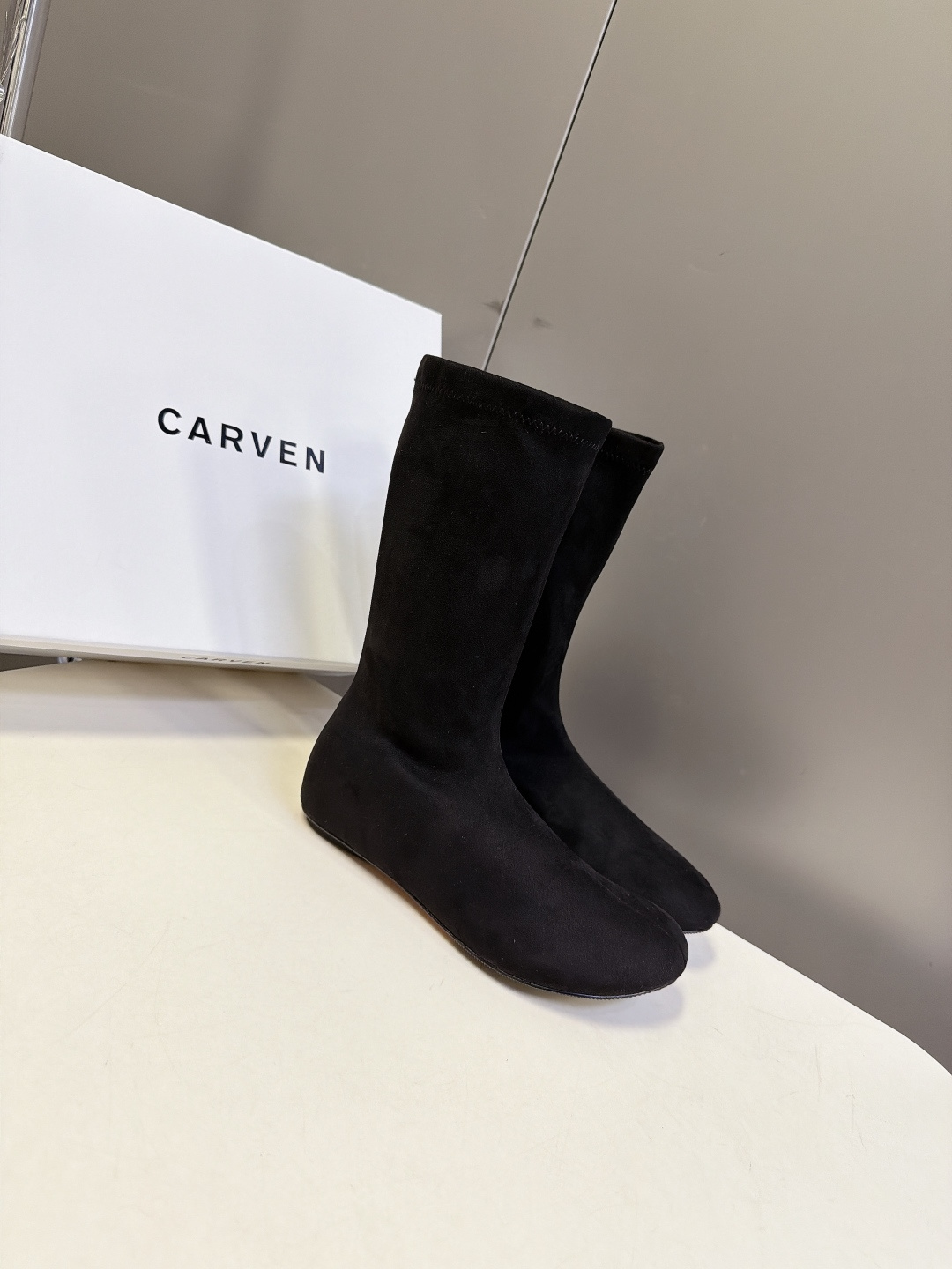 CARVEN秋冬最新款极简风弹力平底中筒瘦瘦靴 超多明星网红种草 CARVEN(卡纷)法式轻奢极简线秀场靴款 主打无修饰 CARVEN秋冬最新款极简风弹力平底中筒瘦瘦靴 超多明星网红种草 CARVEN(卡纷)法式轻奢极简线秀场靴款 主打无修饰