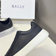 BALLY巴利最新款红白织带一脚蹬休闲板鞋 超多明星网红种草 鞋身正面三段式红白相间弹力织带 是BALLY百年标志性条纹 BALLY巴利最新款红白织带一脚蹬休闲板鞋 超多明星网红种草 鞋身正面三段式红白相间弹力织带 是BALLY百年标志性条纹