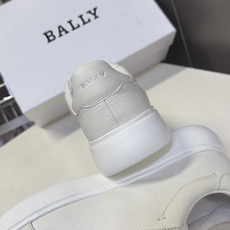 BALLY巴利最新款红白织带一脚蹬休闲板鞋 超多明星网红种草 鞋身正面三段式红白相间弹力织带 是BALLY百年标志性条纹 BALLY巴利最新款红白织带一脚蹬休闲板鞋 超多明星网红种草 鞋身正面三段式红白相间弹力织带 是BALLY百年标志性条纹