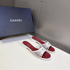 CHANEL香奈儿春夏最新款多层细带平底凉拖 超多明星网红种草 五根纤细小羊皮条横向分层排布 线条轻薄通透 视觉弱化脚面 CHANEL香奈儿春夏最新款多层细带平底凉拖 超多明星网红种草 五根纤细小羊皮条横向分层排布 线条轻薄通透 视觉弱化脚面