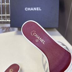 CHANEL香奈儿春夏最新款多层细带平底凉拖 超多明星网红种草 五根纤细小羊皮条横向分层排布 线条轻薄通透 视觉弱化脚面 CHANEL香奈儿春夏最新款多层细带平底凉拖 超多明星网红种草 五根纤细小羊皮条横向分层排布 线条轻薄通透 视觉弱化脚面