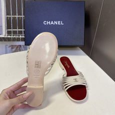 CHANEL香奈儿春夏最新款多层细带平底凉拖 超多明星网红种草 五根纤细小羊皮条横向分层排布 线条轻薄通透 视觉弱化脚面 CHANEL香奈儿春夏最新款多层细带平底凉拖 超多明星网红种草 五根纤细小羊皮条横向分层排布 线条轻薄通透 视觉弱化脚面