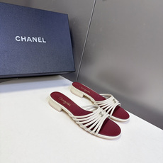 CHANEL香奈儿春夏最新款多层细带平底凉拖 超多明星网红种草 五根纤细小羊皮条横向分层排布 线条轻薄通透 视觉弱化脚面 CHANEL香奈儿春夏最新款多层细带平底凉拖 超多明星网红种草 五根纤细小羊皮条横向分层排布 线条轻薄通透 视觉弱化脚面