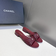 CHANEL香奈儿春夏最新款多层细带平底凉拖 超多明星网红种草 五根纤细小羊皮条横向分层排布 线条轻薄通透 视觉弱化脚面 CHANEL香奈儿春夏最新款多层细带平底凉拖 超多明星网红种草 五根纤细小羊皮条横向分层排布 线条轻薄通透 视觉弱化脚面