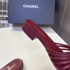 CHANEL香奈儿春夏最新款多层细带平底凉拖 超多明星网红种草 五根纤细小羊皮条横向分层排布 线条轻薄通透 视觉弱化脚面 CHANEL香奈儿春夏最新款多层细带平底凉拖 超多明星网红种草 五根纤细小羊皮条横向分层排布 线条轻薄通透 视觉弱化脚面