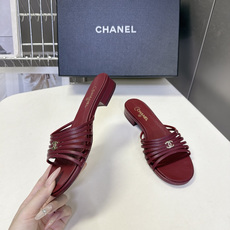 CHANEL香奈儿春夏最新款多层细带平底凉拖 超多明星网红种草 五根纤细小羊皮条横向分层排布 线条轻薄通透 视觉弱化脚面 CHANEL香奈儿春夏最新款多层细带平底凉拖 超多明星网红种草 五根纤细小羊皮条横向分层排布 线条轻薄通透 视觉弱化脚面