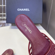 CHANEL香奈儿春夏最新款多层细带平底凉拖 超多明星网红种草 五根纤细小羊皮条横向分层排布 线条轻薄通透 视觉弱化脚面 CHANEL香奈儿春夏最新款多层细带平底凉拖 超多明星网红种草 五根纤细小羊皮条横向分层排布 线条轻薄通透 视觉弱化脚面