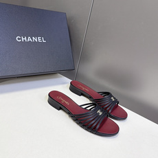 CHANEL香奈儿春夏最新款多层细带平底凉拖 超多明星网红种草 五根纤细小羊皮条横向分层排布 线条轻薄通透 视觉弱化脚面 CHANEL香奈儿春夏最新款多层细带平底凉拖 超多明星网红种草 五根纤细小羊皮条横向分层排布 线条轻薄通透 视觉弱化脚面