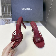 CHANEL香奈儿春夏最新款细带外穿高跟凉拖 超多明星网红种草 采用四层平行超细小羊皮细带叠加设计 线条纤细轻盈 视觉弱 CHANEL香奈儿春夏最新款细带外穿高跟凉拖 超多明星网红种草 采用四层平行超细小羊皮细带叠加设计 线条纤细轻盈 视觉弱