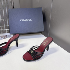 CHANEL香奈儿春夏最新款细带外穿高跟凉拖 超多明星网红种草 采用四层平行超细小羊皮细带叠加设计 线条纤细轻盈 视觉弱 CHANEL香奈儿春夏最新款细带外穿高跟凉拖 超多明星网红种草 采用四层平行超细小羊皮细带叠加设计 线条纤细轻盈 视觉弱
