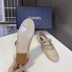 CHANEL香奈儿一字扣玛丽珍芭蕾平底鞋 超多明星网红种草 鞋头拼接撞线设计 前端刺绣立体双C标识 是该系列辨识度最高的 CHANEL香奈儿一字扣玛丽珍芭蕾平底鞋 超多明星网红种草 鞋头拼接撞线设计 前端刺绣立体双C标识 是该系列辨识度最高的