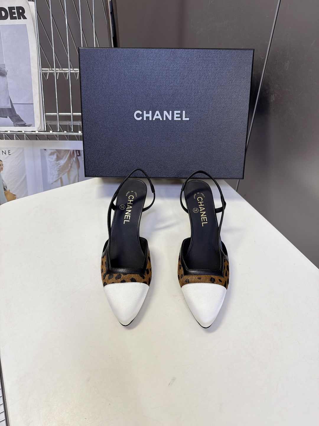 CHANEL香奈儿经典双色尖头后绊带Slingback凉鞋 超多明星网红种草 这是香奈儿经典Slingback后空绊带高 CHANEL香奈儿经典双色尖头后绊带Slingback凉鞋 超多明星网红种草 这是香奈儿经典Slingback后空绊带高