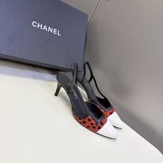 CHANEL香奈儿经典双色尖头后绊带Slingback凉鞋 超多明星网红种草 这是香奈儿经典Slingback后空绊带高 CHANEL香奈儿经典双色尖头后绊带Slingback凉鞋 超多明星网红种草 这是香奈儿经典Slingback后空绊带高