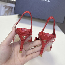CHANEL香奈儿经典双色尖头后绊带Slingback凉鞋 超多明星网红种草 这是香奈儿经典Slingback后空绊带高 CHANEL香奈儿经典双色尖头后绊带Slingback凉鞋 超多明星网红种草 这是香奈儿经典Slingback后空绊带高