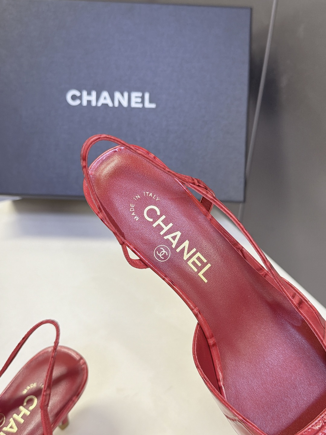 CHANEL香奈儿经典双色尖头后绊带Slingback凉鞋 超多明星网红种草 这是香奈儿经典Slingback后空绊带高 CHANEL香奈儿经典双色尖头后绊带Slingback凉鞋 超多明星网红种草 这是香奈儿经典Slingback后空绊带高