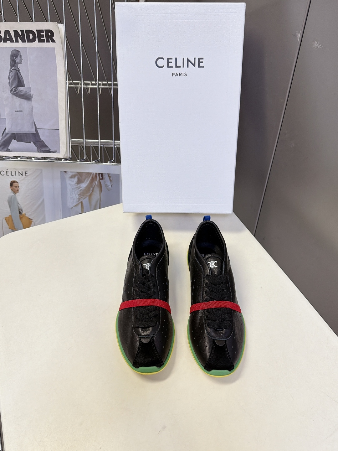 CELINE思琳最新款复古镂空德训跑鞋 超多明星网红种草 低帮流线型复古阿甘鞋型 鞋头微收 鞋身轻薄贴合脚型 主打松弛芭 CELINE思琳最新款复古镂空德训跑鞋 超多明星网红种草 低帮流线型复古阿甘鞋型 鞋头微收 鞋身轻薄贴合脚型 主打松弛芭