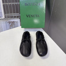 BOTTEGA VENETA 最新款花苞褶皱芭蕾平底鞋 超多明星网红种草 属于极简松弛意式风 圆润柔和圆头 整体采用全包 BOTTEGA VENETA 最新款花苞褶皱芭蕾平底鞋 超多明星网红种草 属于极简松弛意式风 圆润柔和圆头 整体采用全包