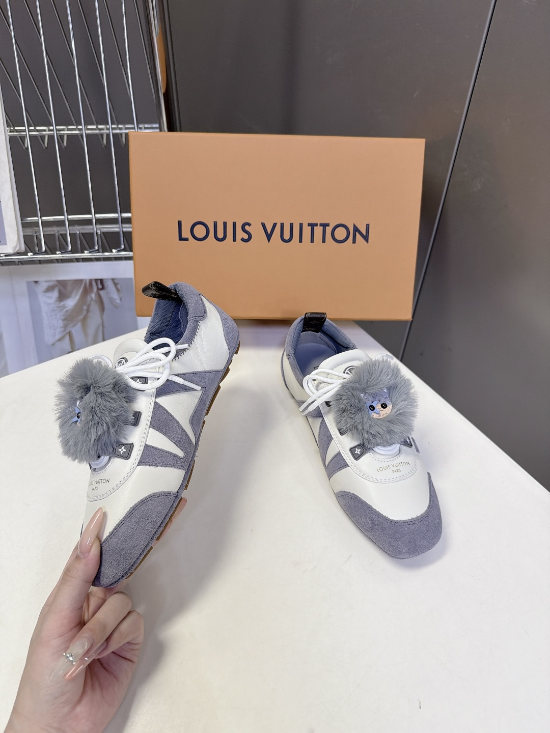 Louis Vuitton路易威登最新款芭蕾德训平底鞋 超多明星网红种草 春夏女士芭蕾风德训休闲鞋 融合复古德训鞋型与薄 Louis Vuitton路易威登最新款芭蕾德训平底鞋 超多明星网红种草 春夏女士芭蕾风德训休闲鞋 融合复古德训鞋型与薄