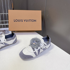 Louis Vuitton路易威登最新款芭蕾德训平底鞋 超多明星网红种草 春夏女士芭蕾风德训休闲鞋 融合复古德训鞋型与薄 Louis Vuitton路易威登最新款芭蕾德训平底鞋 超多明星网红种草 春夏女士芭蕾风德训休闲鞋 融合复古德训鞋型与薄