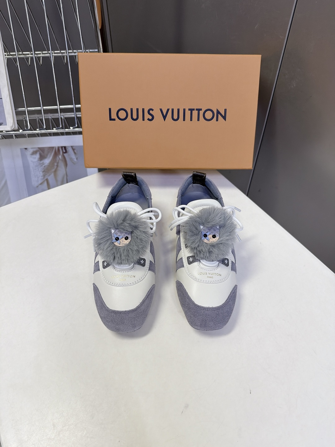 Louis Vuitton路易威登最新款芭蕾德训平底鞋 超多明星网红种草 春夏女士芭蕾风德训休闲鞋 融合复古德训鞋型与薄 Louis Vuitton路易威登最新款芭蕾德训平底鞋 超多明星网红种草 春夏女士芭蕾风德训休闲鞋 融合复古德训鞋型与薄
