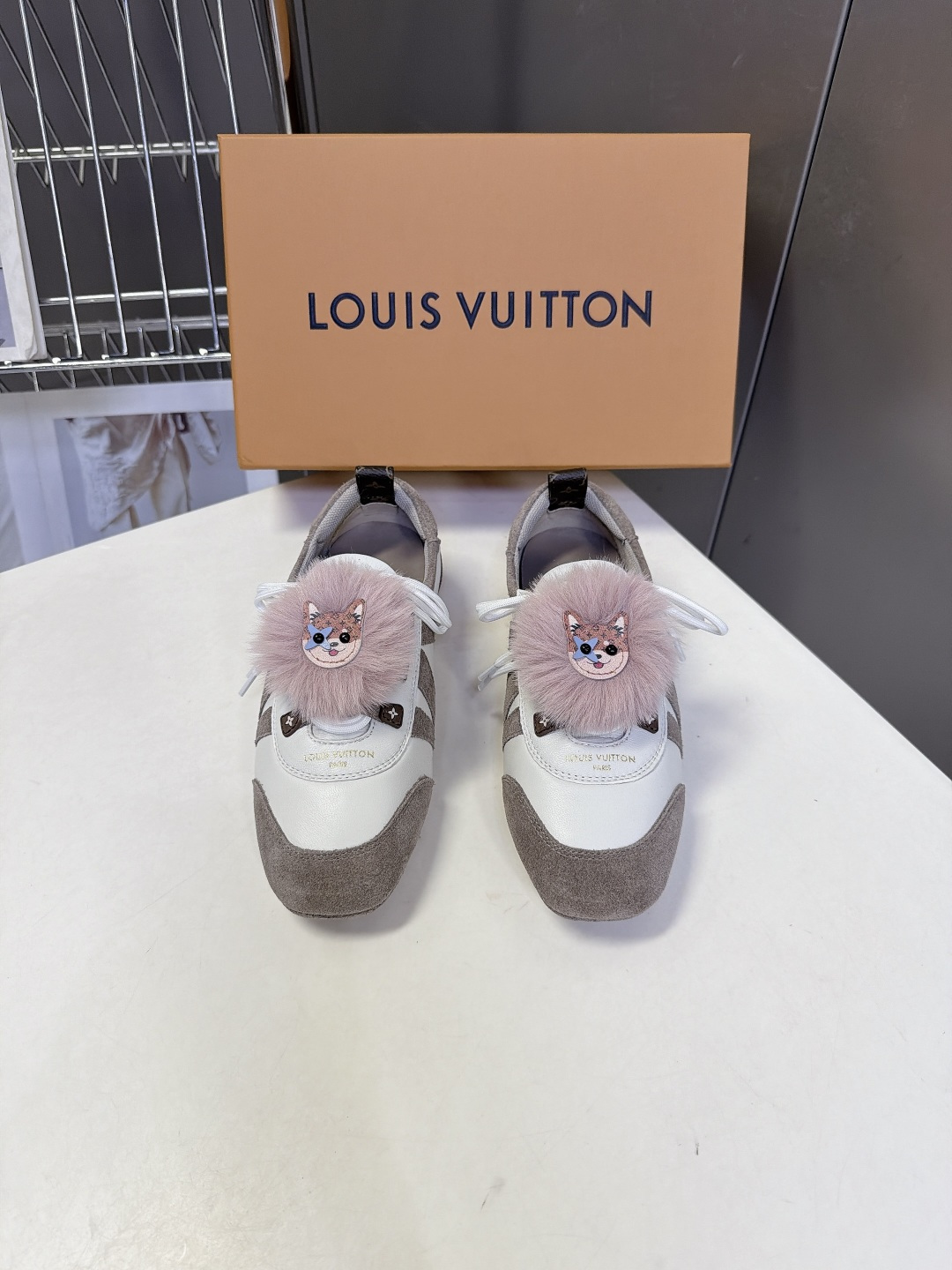 Louis Vuitton路易威登最新款芭蕾德训平底鞋 超多明星网红种草 春夏女士芭蕾风德训休闲鞋 融合复古德训鞋型与薄 Louis Vuitton路易威登最新款芭蕾德训平底鞋 超多明星网红种草 春夏女士芭蕾风德训休闲鞋 融合复古德训鞋型与薄