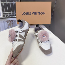Louis Vuitton路易威登最新款芭蕾德训平底鞋 超多明星网红种草 春夏女士芭蕾风德训休闲鞋 融合复古德训鞋型与薄 Louis Vuitton路易威登最新款芭蕾德训平底鞋 超多明星网红种草 春夏女士芭蕾风德训休闲鞋 融合复古德训鞋型与薄