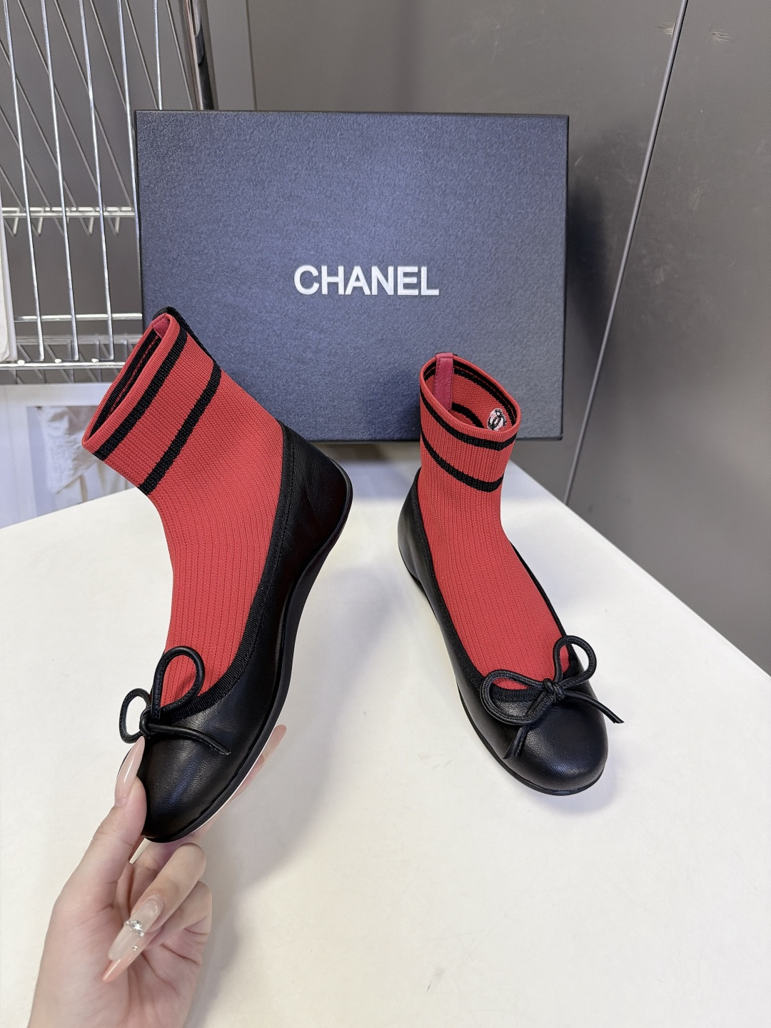 CHANEL香奈儿最新款芭蕾风针织拼接袜靴 超多明星网红种草 风格偏向法式千金 韩系温柔风 融合经典芭蕾平底鞋+弹力袜靴 CHANEL香奈儿最新款芭蕾风针织拼接袜靴 超多明星网红种草 风格偏向法式千金 韩系温柔风 融合经典芭蕾平底鞋+弹力袜靴