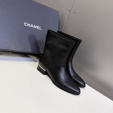 CHANEL香奈儿最新款极简风金属饰条短筒踝靴 超多明星网红种草 小香家26A最火的单品 整体极简酷感复古风 柔和微尖头 CHANEL香奈儿最新款极简风金属饰条短筒踝靴 超多明星网红种草 小香家26A最火的单品 整体极简酷感复古风 柔和微尖头