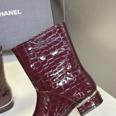 CHANEL香奈儿最新款极简风金属饰条短筒踝靴 超多明星网红种草 小香家26A最火的单品 整体极简酷感复古风 柔和微尖头 CHANEL香奈儿最新款极简风金属饰条短筒踝靴 超多明星网红种草 小香家26A最火的单品 整体极简酷感复古风 柔和微尖头