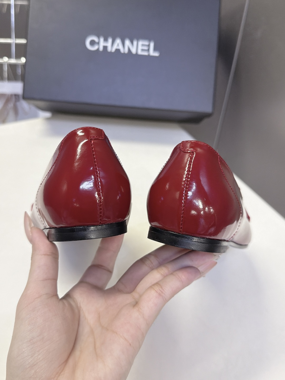 CHANEL香奈儿最新款极简风方头乐福鞋 超多明星网红种草 便士乐福经典鞋身线条 鞋袢点缀银色金属双C品牌LOGI微窄方 CHANEL香奈儿最新款极简风方头乐福鞋 超多明星网红种草 便士乐福经典鞋身线条 鞋袢点缀银色金属双C品牌LOGI微窄方