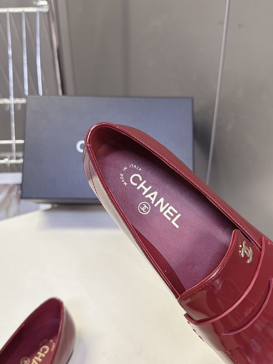 CHANEL香奈儿最新款极简风方头乐福鞋 超多明星网红种草 便士乐福经典鞋身线条 鞋袢点缀银色金属双C品牌LOGI微窄方 CHANEL香奈儿最新款极简风方头乐福鞋 超多明星网红种草 便士乐福经典鞋身线条 鞋袢点缀银色金属双C品牌LOGI微窄方