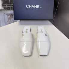 CHANEL香奈儿最新款乐福包头穆勒拖 超多明星网红种草 改良方头包头穆勒拖 无后跟半拖乐福版型 平底零跟设计 鞋面保留 CHANEL香奈儿最新款乐福包头穆勒拖 超多明星网红种草 改良方头包头穆勒拖 无后跟半拖乐福版型 平底零跟设计 鞋面保留
