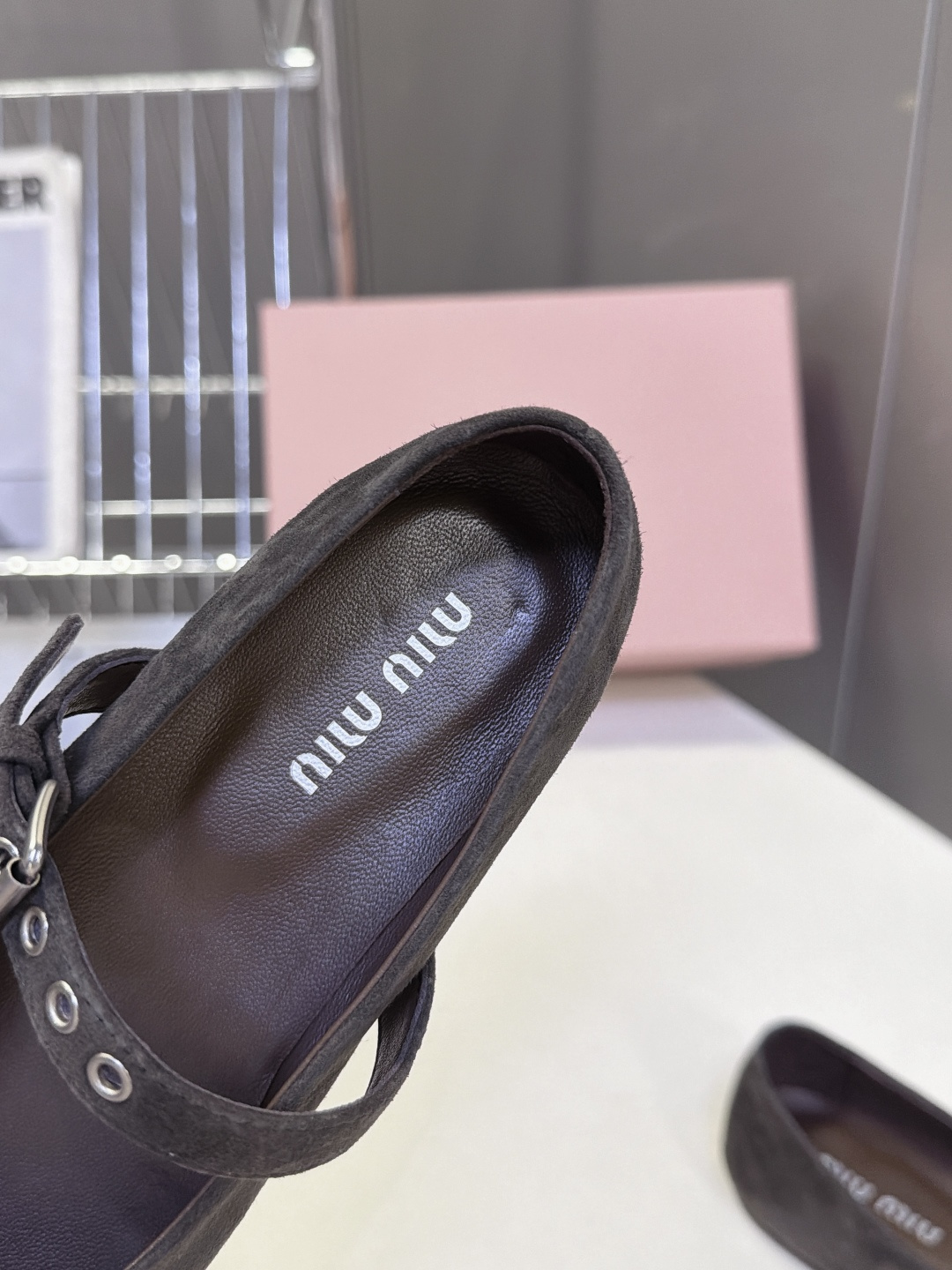 Miu Miu缪缪最新款尖头蝴蝶结玛丽珍平底鞋 超多明星网红种草 Miu系复古 法式芭蕾风 轻熟通勤 美拉德穿搭 尖头浅 Miu Miu缪缪最新款尖头蝴蝶结玛丽珍平底鞋 超多明星网红种草 Miu系复古 法式芭蕾风 轻熟通勤 美拉德穿搭 尖头浅