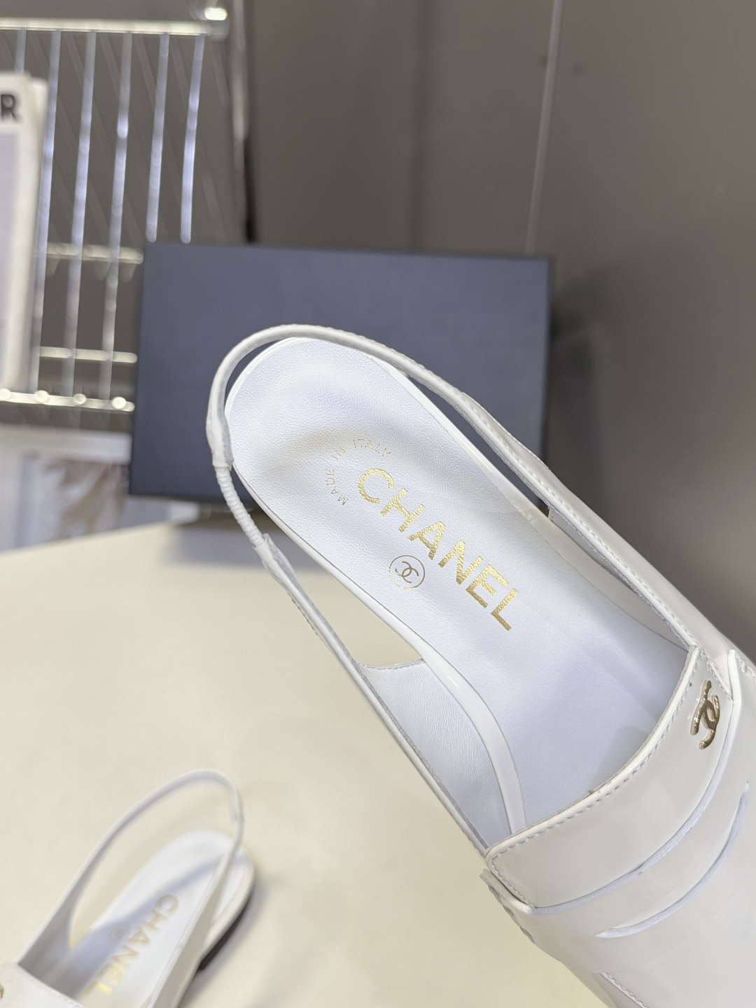 CHANEL香奈儿最新款后绊带乐福穆勒平底鞋 超多明星网红种草 方头后空slingback穆勒款式 融合经典便士乐福鞋的