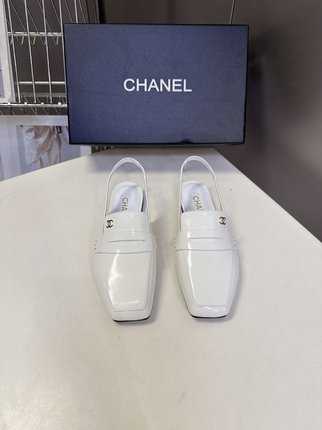 CHANEL香奈儿最新款后绊带乐福穆勒平底鞋 超多明星网红种草 方头后空slingback穆勒款式 融合经典便士乐福鞋的 CHANEL香奈儿最新款后绊带乐福穆勒平底鞋 超多明星网红种草 方头后空slingback穆勒款式 融合经典便士乐福鞋的