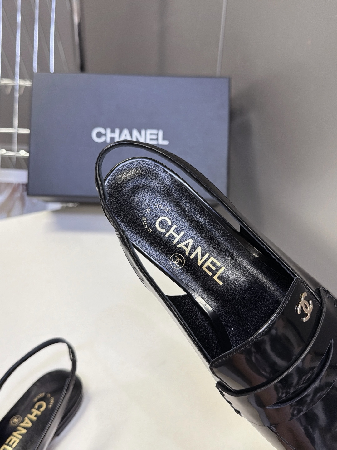 CHANEL香奈儿最新款后绊带乐福穆勒平底鞋 超多明星网红种草 方头后空slingback穆勒款式 融合经典便士乐福鞋的 CHANEL香奈儿最新款后绊带乐福穆勒平底鞋 超多明星网红种草 方头后空slingback穆勒款式 融合经典便士乐福鞋的
