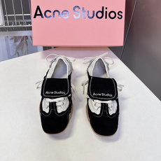 Acne Studios春夏最新款复古芭蕾鞋 超多明星网红种草 重塑经典芭蕾舞鞋轮廓,将芭蕾的浪漫优雅与街头休闲感结合 Acne Studios春夏最新款复古芭蕾鞋 超多明星网红种草 重塑经典芭蕾舞鞋轮廓,将芭蕾的浪漫优雅与街头休闲感结合