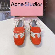 Acne Studios春夏最新款复古芭蕾鞋 超多明星网红种草 重塑经典芭蕾舞鞋轮廓,将芭蕾的浪漫优雅与街头休闲感结合 Acne Studios春夏最新款复古芭蕾鞋 超多明星网红种草 重塑经典芭蕾舞鞋轮廓,将芭蕾的浪漫优雅与街头休闲感结合