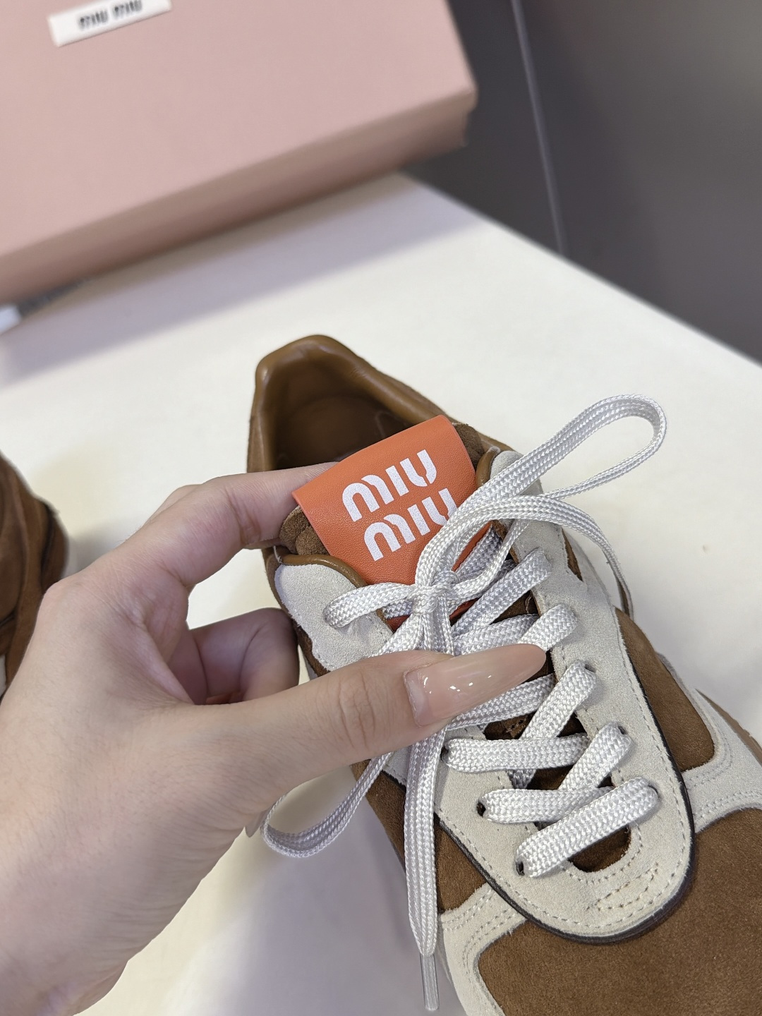 MiuMiu缪缪最新走秀款复古休闲鞋 德训鞋 官方秀场出镜率最高的单品 超多明星时尚博主种草 miu系穿搭还是一如既往的